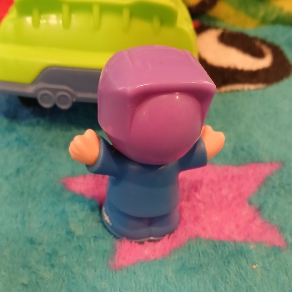 Fisher price little people #2 race car driver - Picture 6 of 8